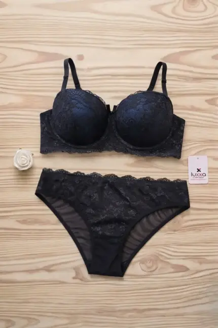 طقم دانتيل اسود كحلي